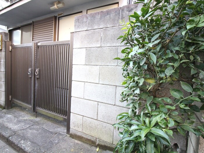 物件外観写真3　(エントランス部分)