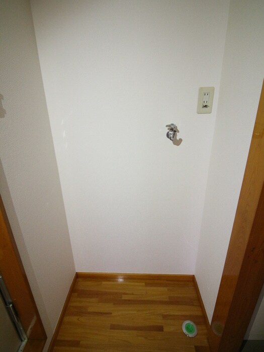 物件内観写真15　(洗濯機置場)