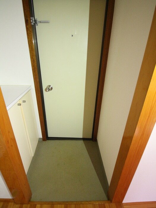 物件内観写真16　(玄関)