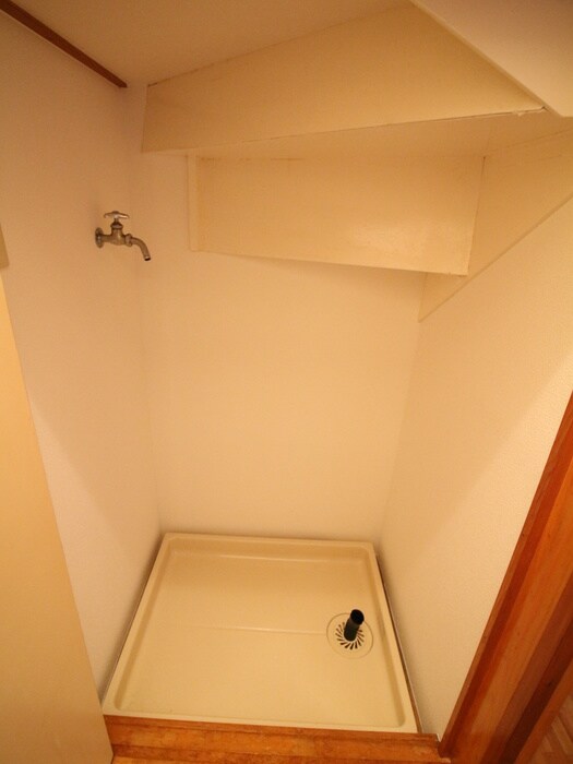 物件内観写真16　(洗濯機置場)