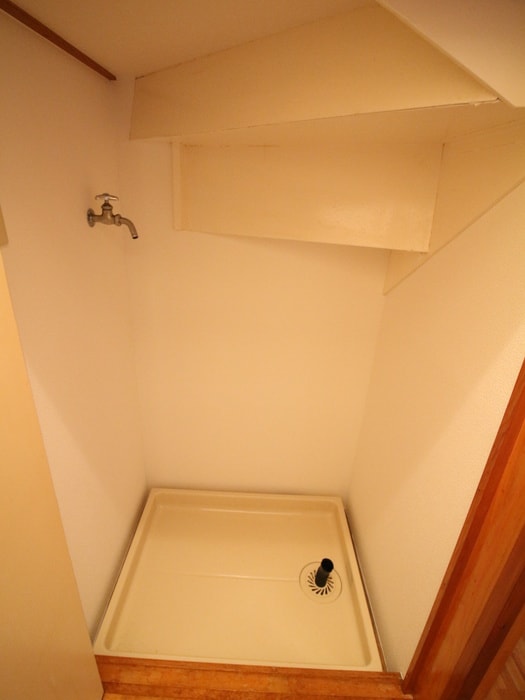 物件内観写真16　(洗濯機置場)