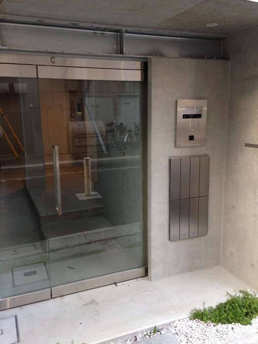 物件外観写真4　(エントランス部分)