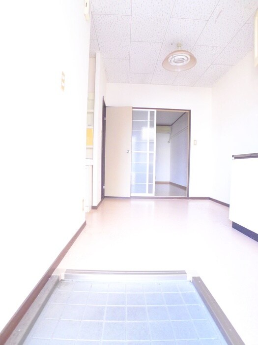 物件内観写真15　(玄関)