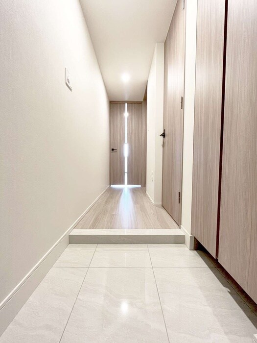 物件内観写真7　(玄関)