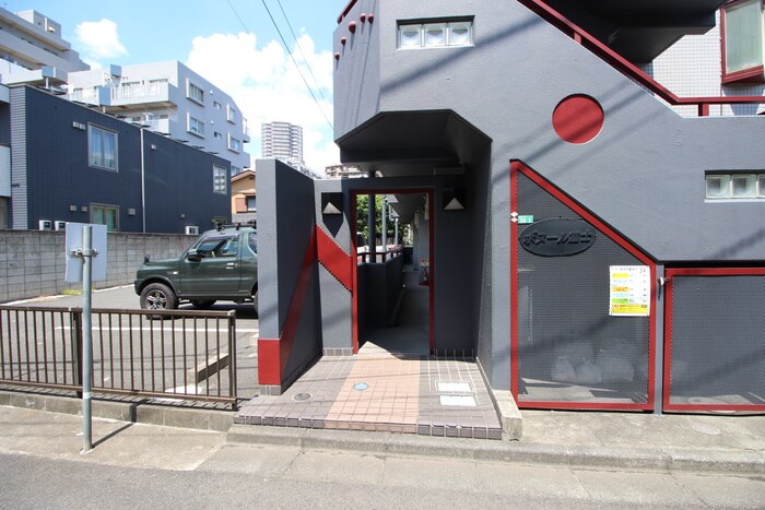 物件外観写真2　(エントランス部分)