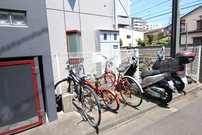 物件外観写真3　(駐輪場)