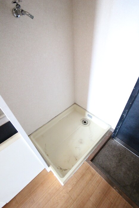 物件内観写真12　(洗濯機置場)