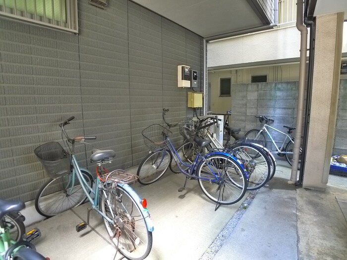 物件外観写真4　(駐輪場)