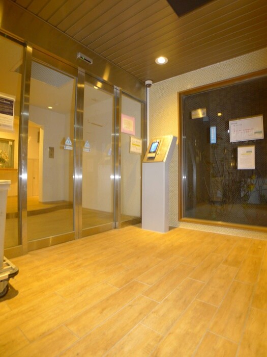 物件外観写真3　(エントランス部分)