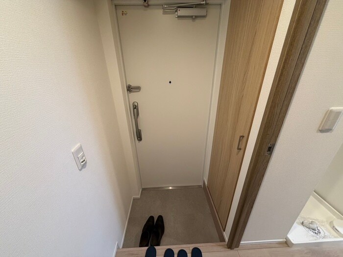 物件内観写真6　(玄関)