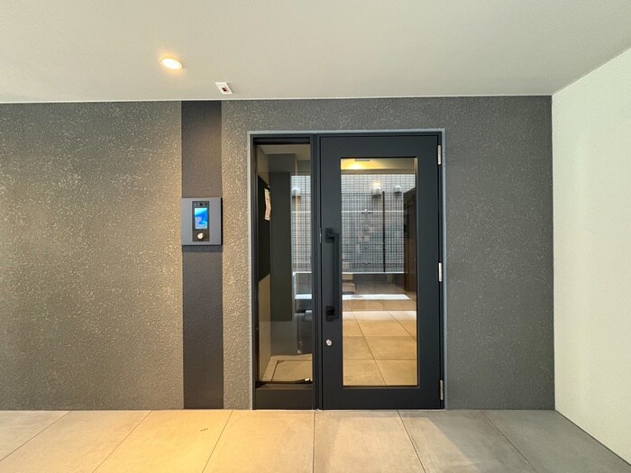 物件外観写真5　(エントランス部分)