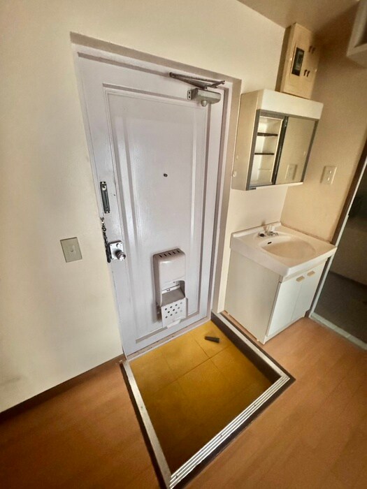 物件内観写真15　(玄関)