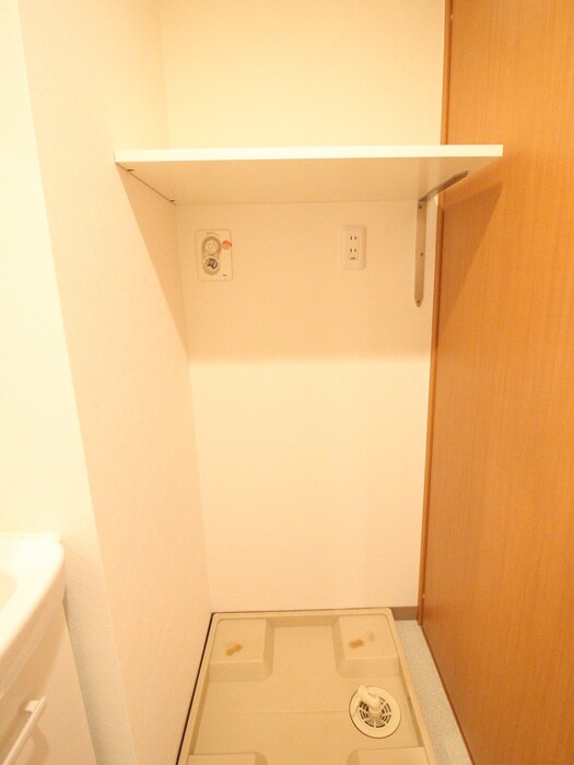 物件内観写真18　(洗濯機置場)