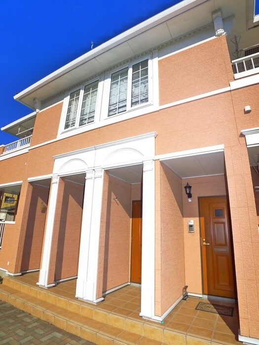 物件外観写真3　(エントランス部分)