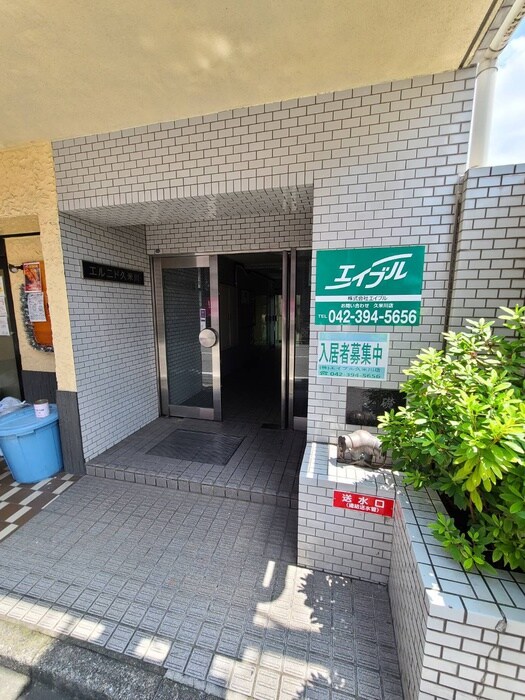 物件外観写真4　(エントランス部分)