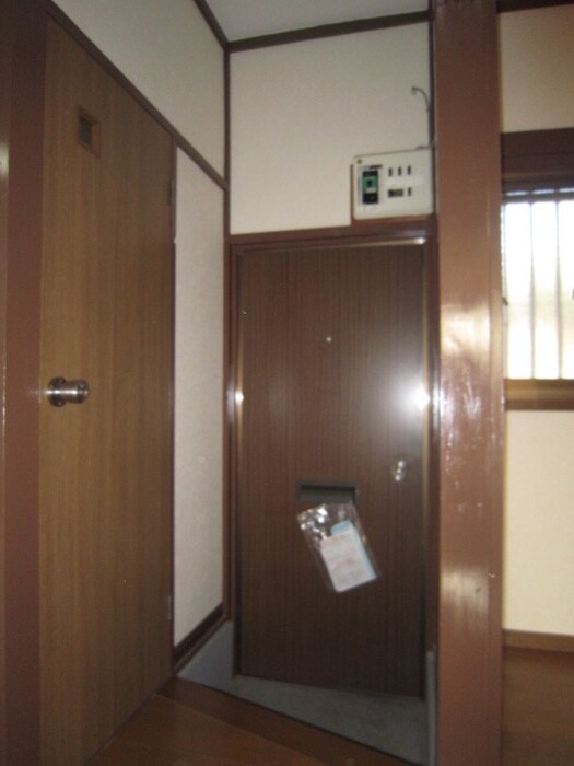 物件内観写真16　(玄関)