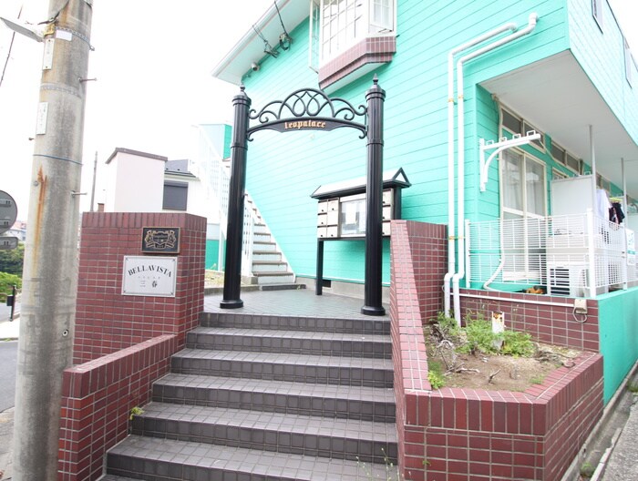 物件外観写真5　(エントランス部分)