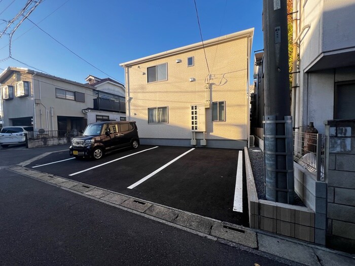 物件外観写真2　(駐車場)