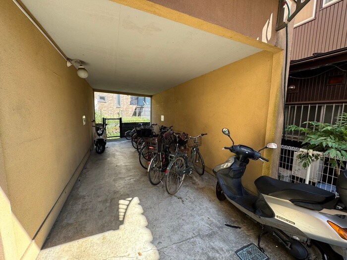 物件外観写真3　(駐輪場)