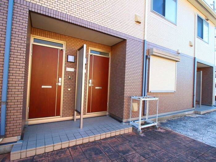 物件外観写真2　(エントランス部分)