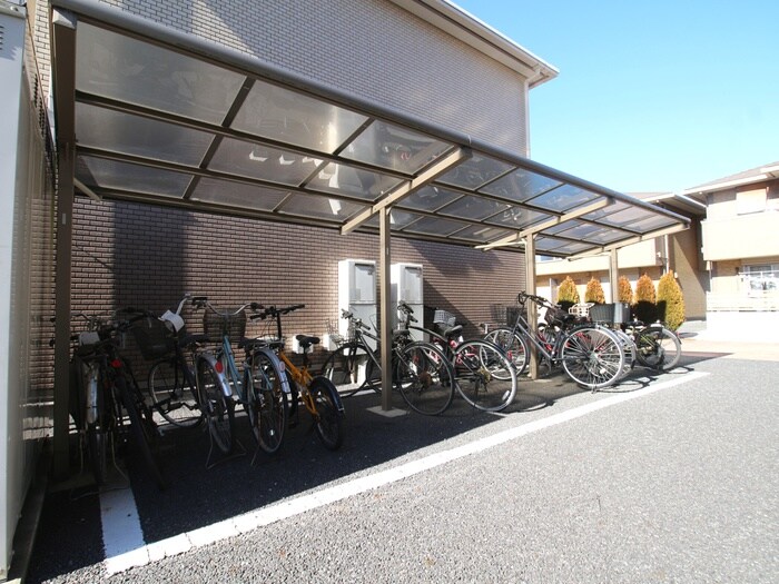 物件外観写真3　(駐輪場)