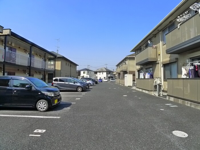 物件外観写真5　(駐車場)