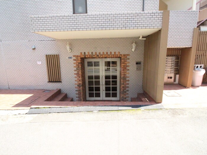 物件外観写真5　(エントランス部分)