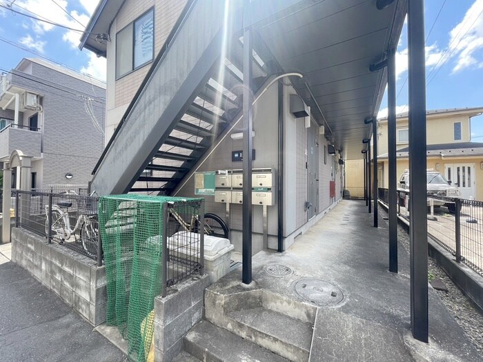 物件外観写真4　(エントランス部分)