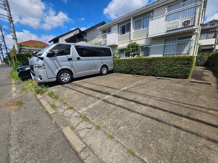 物件外観写真6　(駐車場)