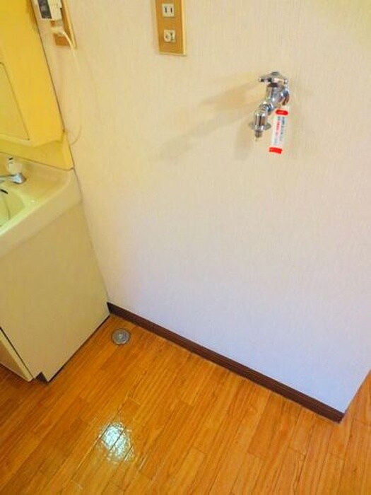 物件内観写真15　(洗濯機置場)