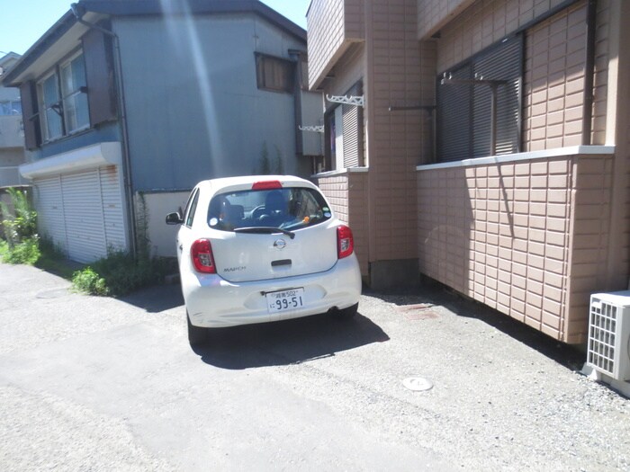 物件外観写真3　(駐車場)