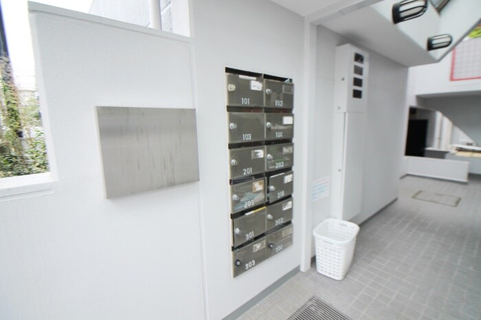 物件外観写真2　(エントランス部分)