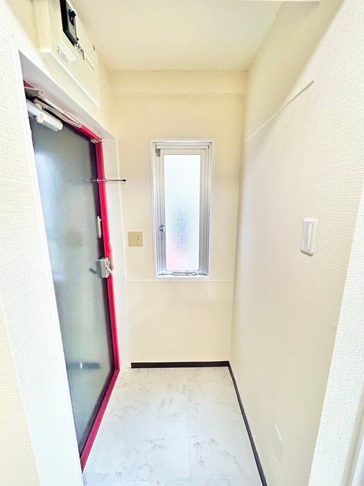 物件内観写真16　(玄関)