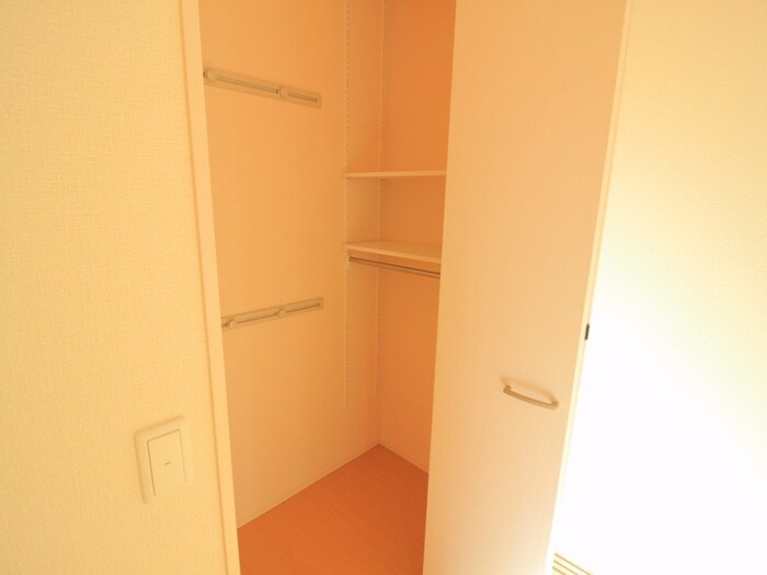 物件内観写真12　(収納)