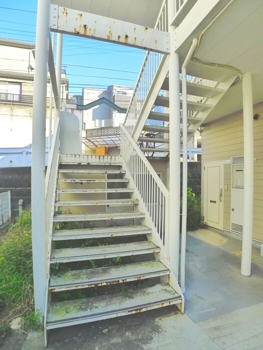 物件外観写真5　(エントランス部分)