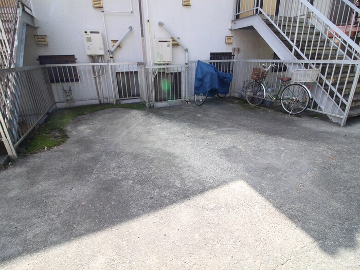 物件外観写真5　(駐車場)