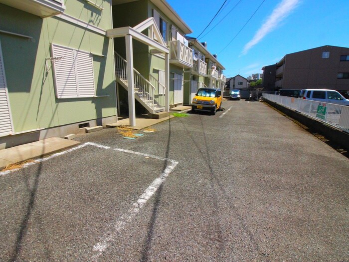 物件外観写真3　(駐車場)