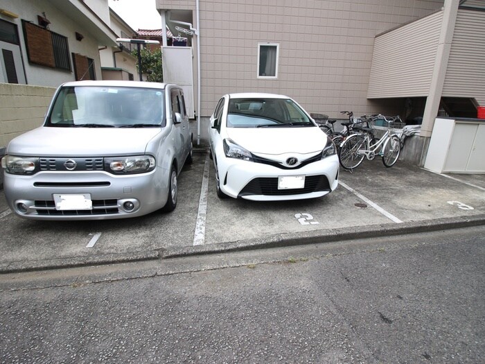 物件外観写真5　(駐車場)