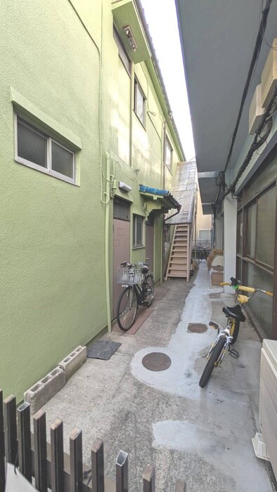 物件外観写真4　(エントランス部分)