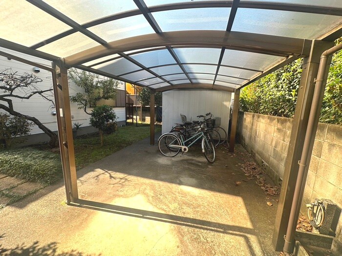 物件外観写真5　(駐輪場)