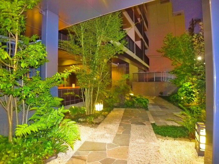 物件外観写真3　(エントランス部分)