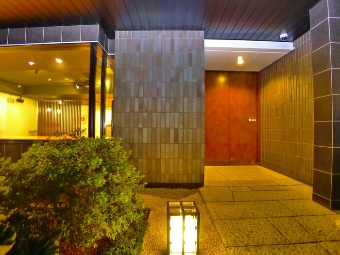 物件外観写真4　(エントランス部分)