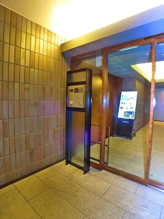 物件外観写真5　(エントランス部分)