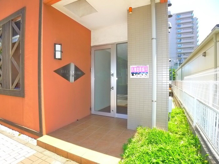 物件外観写真2　(エントランス部分)