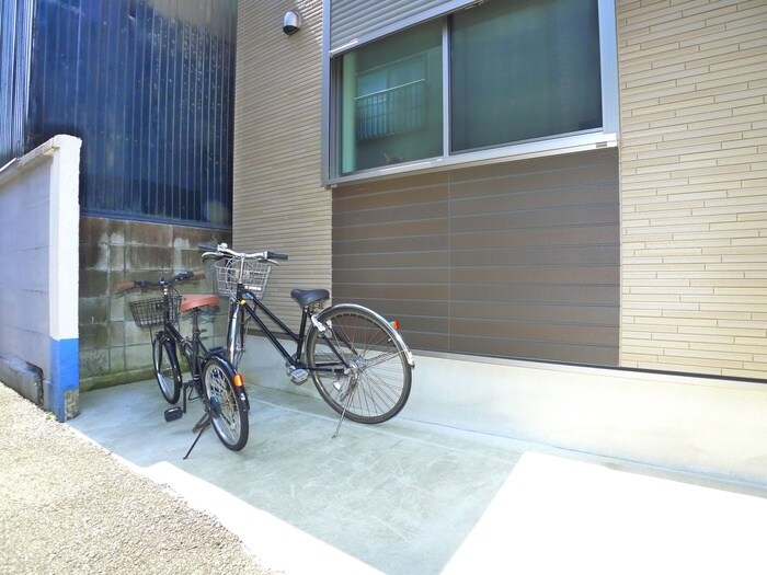 物件外観写真4　(駐輪場)