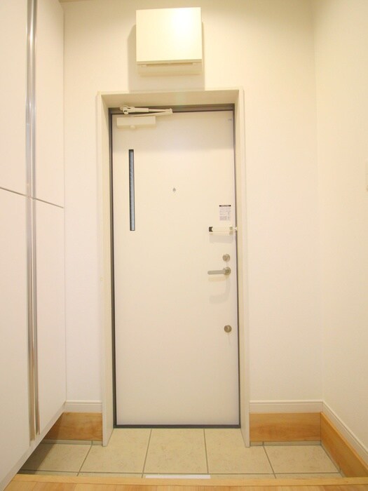 物件内観写真18　(玄関)