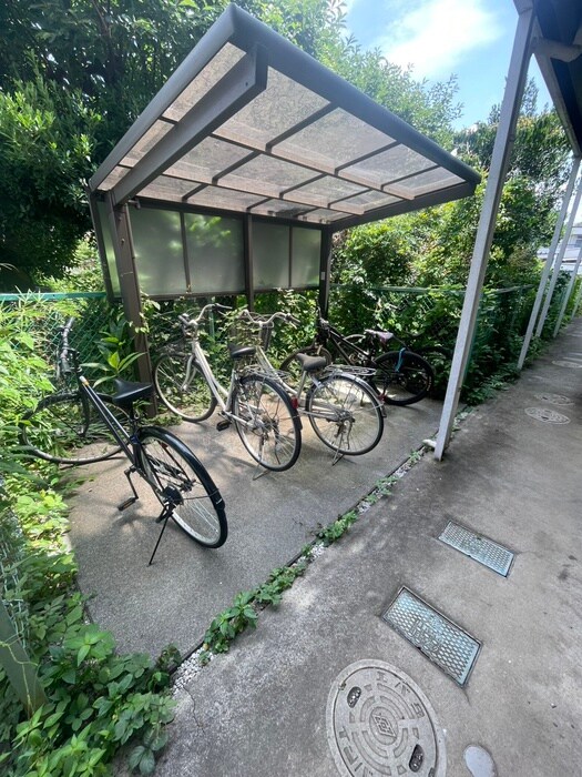 物件外観写真4　(駐輪場)
