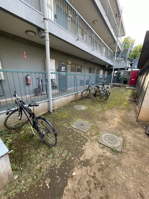 物件外観写真3　(駐輪場)