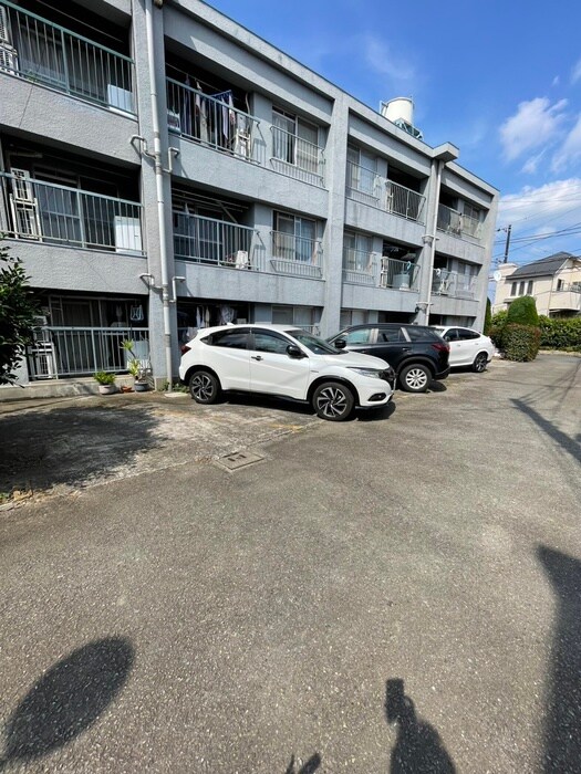 物件外観写真4　(駐車場)