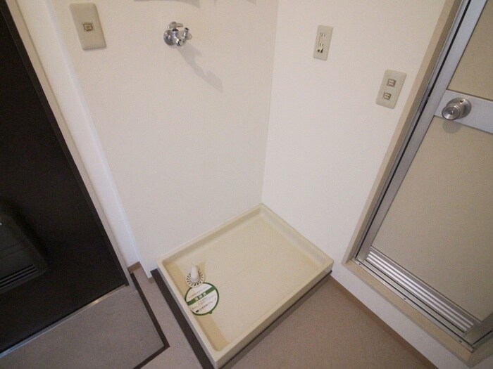 物件内観写真13　(洗濯機置場)